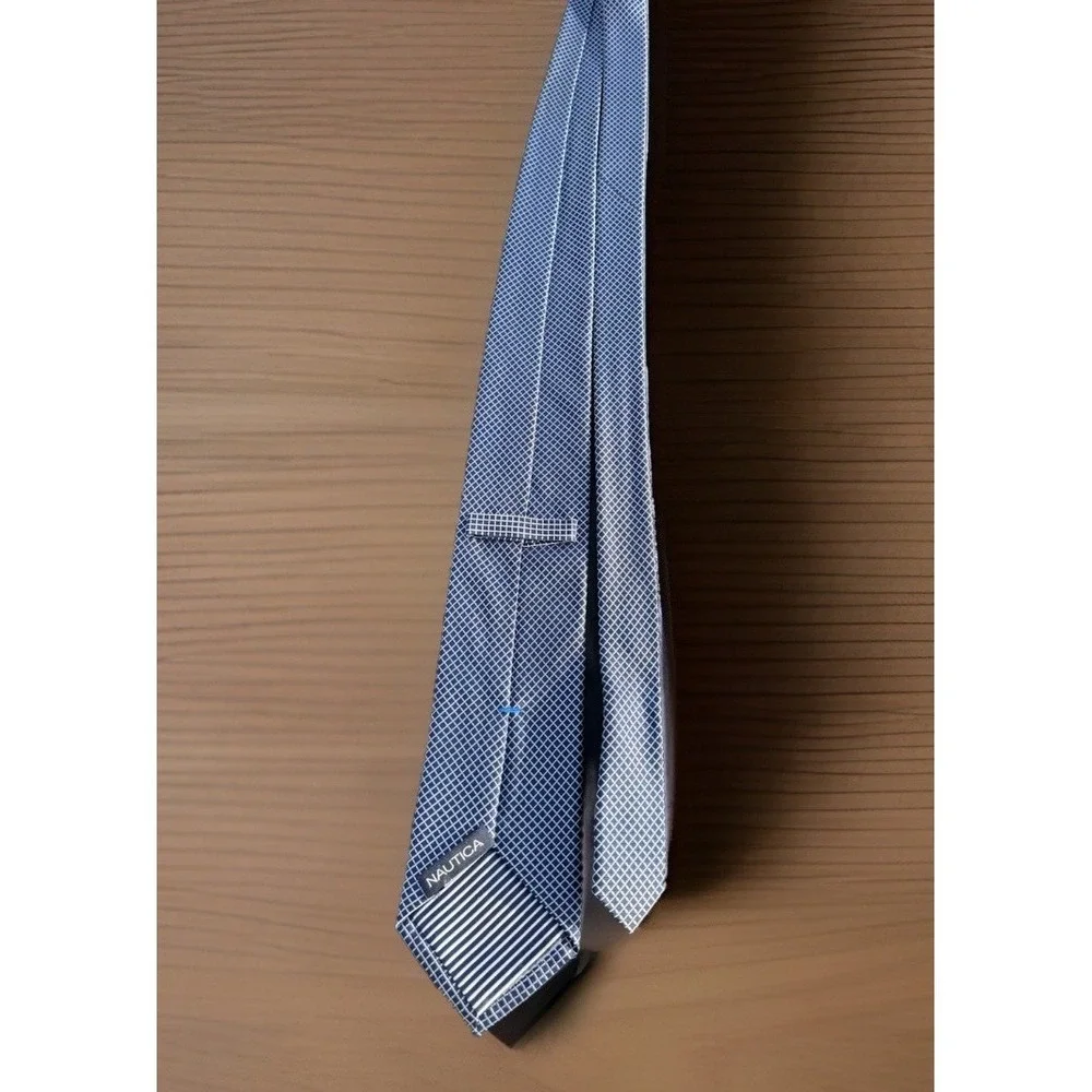 Nautica Men's Silk Tie Navy Blue White Geometric Diamond Pattern 3.5